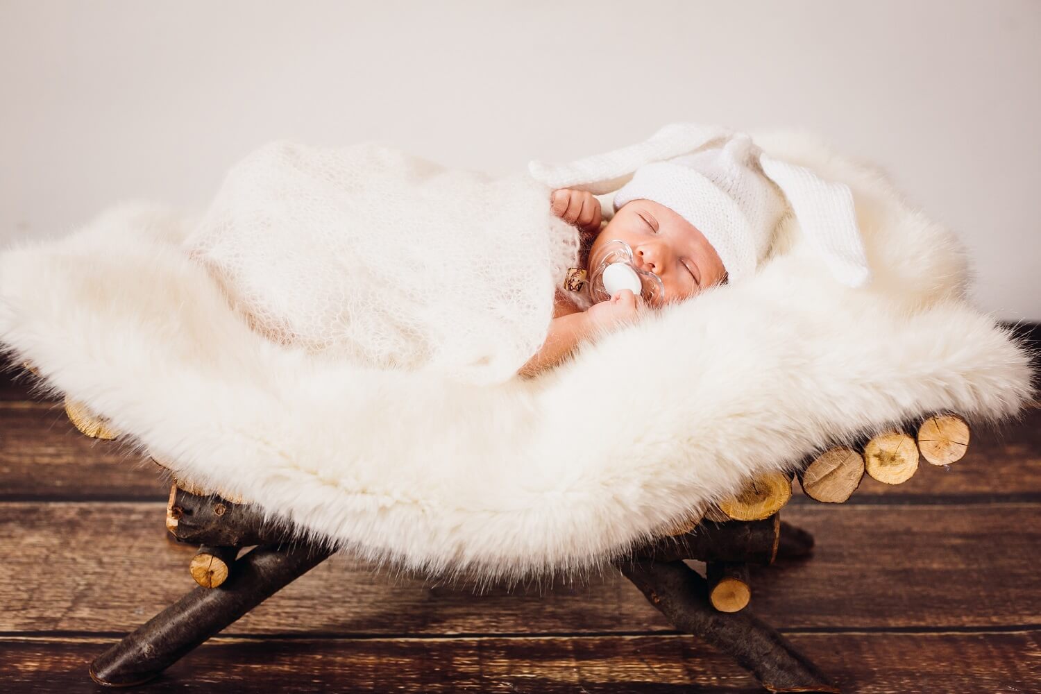 Bebé durmiendo plácidamente gracias a una asesora de sueño infantil